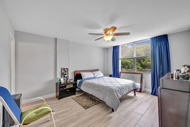 103 ROYAL PARK Drive 2E, Oakland Park, FL 33309