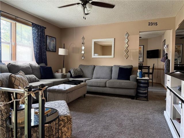 2313 & 2315 SW 6th Street, Blue Springs, MO 64014