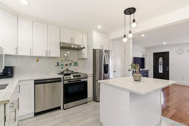 557 Woodbury Road, Plainview, NY 11803