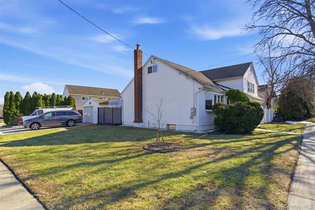 557 Woodbury Road, Plainview, NY 11803