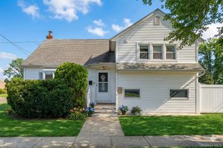 557 Woodbury Road, Plainview, NY 11803