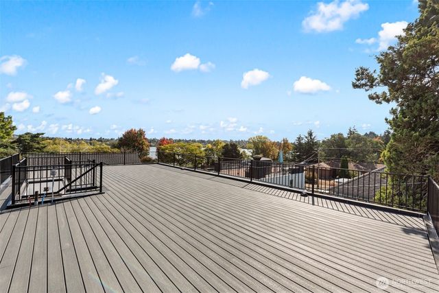 6709 Aurora Avenue, Seattle, WA 98103