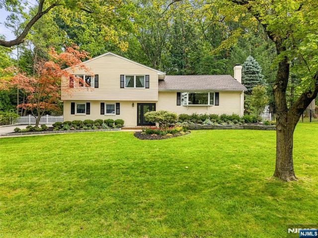 7 Ravine Drive, Woodcliff Lake, NJ 07677