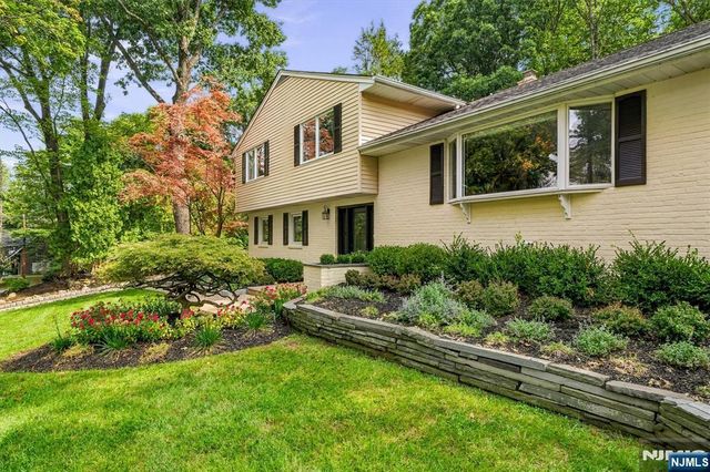 7 Ravine Drive, Woodcliff Lake, NJ 07677