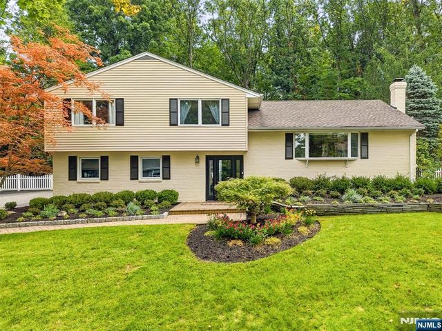 7 Ravine Drive, Woodcliff Lake, NJ 07677