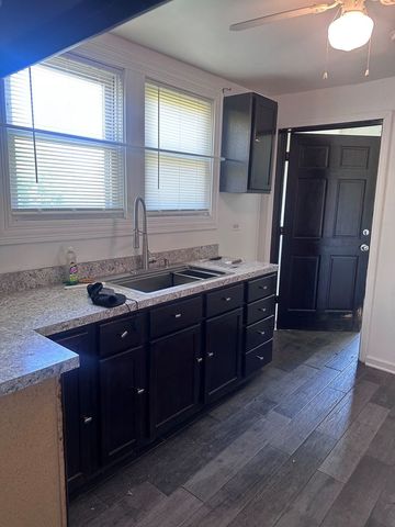 526 E 154th Place, Phoenix, IL 60426
