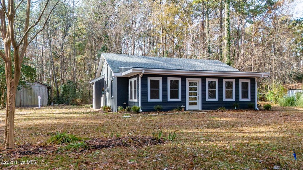 59 Neuse Hill Road, Arapahoe, NC 28510