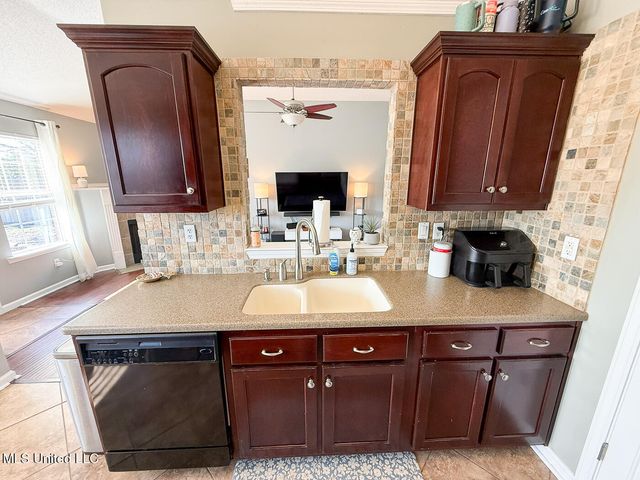 10249 Fox Hunt Drive, Olive Branch, MS 38654