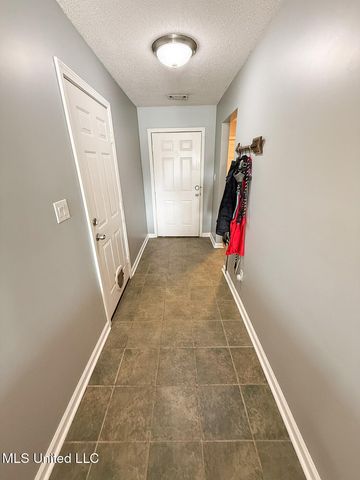 10249 Fox Hunt Drive, Olive Branch, MS 38654