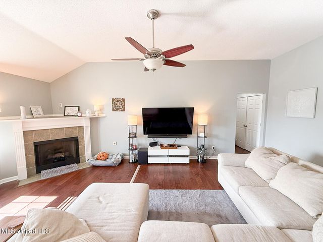 10249 Fox Hunt Drive, Olive Branch, MS 38654