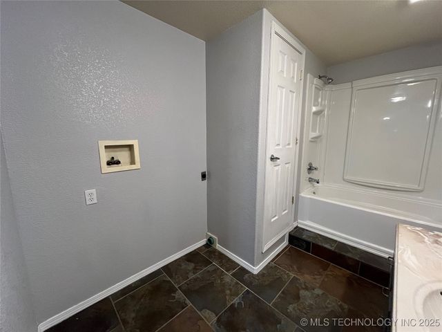 114227 S 4172 Road, Checotah, OK 74426