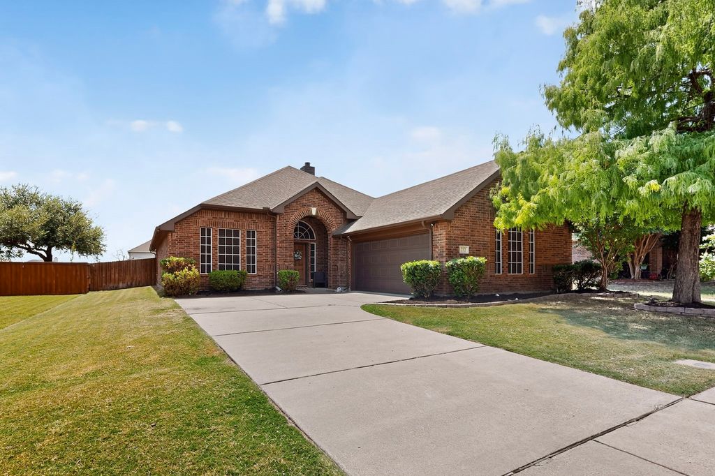 222 Brook Meadow Court, Midlothian, TX 76065