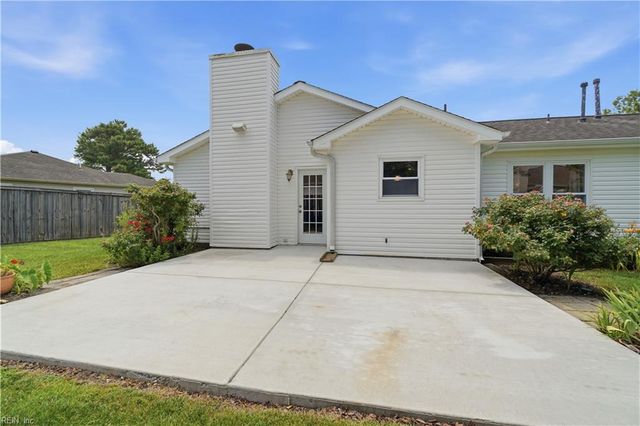 884 Daimler DR, Virginia Beach, VA 23454