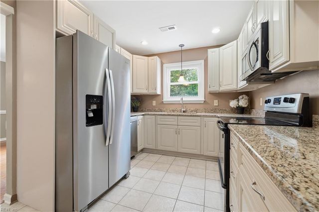 884 Daimler DR, Virginia Beach, VA 23454