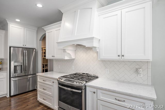 8429 Pinecroft Court, Hudsonville, MI 49426