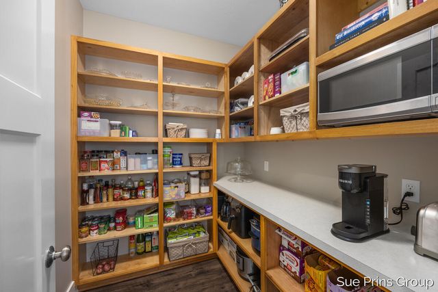 8429 Pinecroft Court, Hudsonville, MI 49426