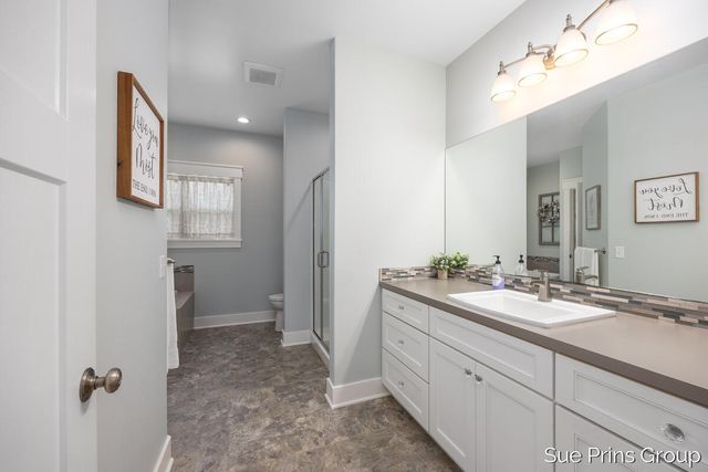 8429 Pinecroft Court, Hudsonville, MI 49426