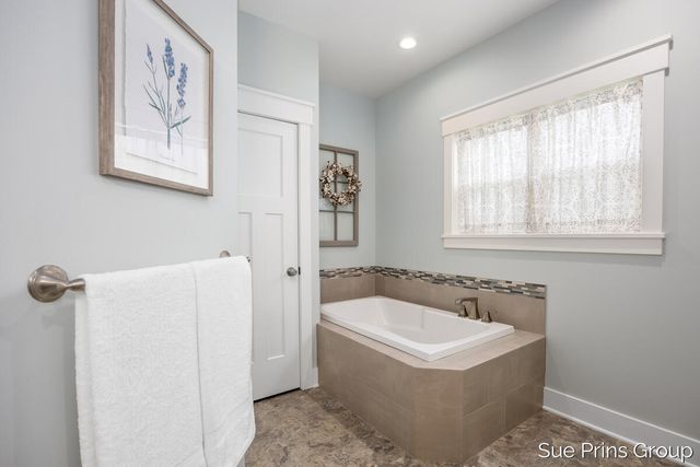 8429 Pinecroft Court, Hudsonville, MI 49426