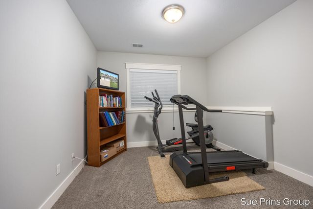 8429 Pinecroft Court, Hudsonville, MI 49426