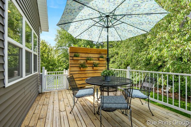8429 Pinecroft Court, Hudsonville, MI 49426