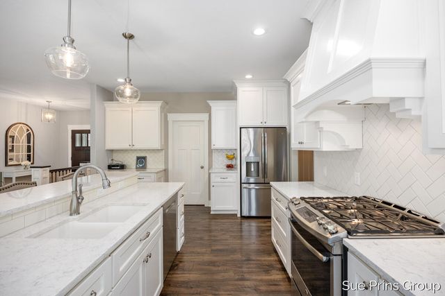 8429 Pinecroft Court, Hudsonville, MI 49426
