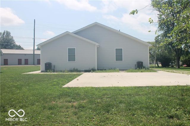 821 E 10th Street, Seymour, IN 47274
