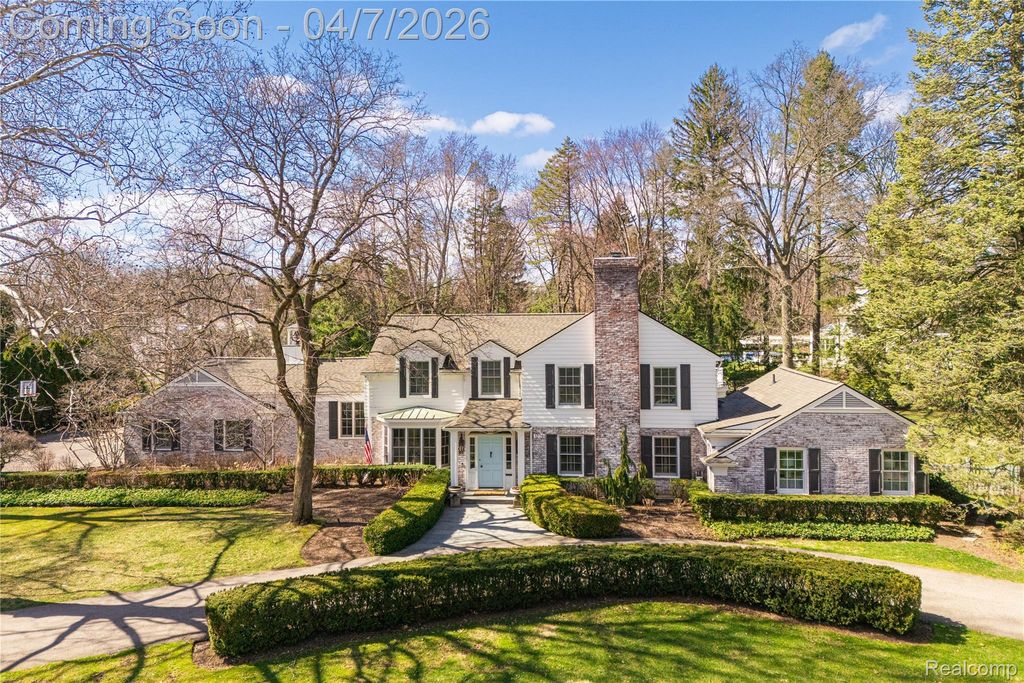 1379 N Cranbrook Road, Bloomfield Charter Township, MI 48301