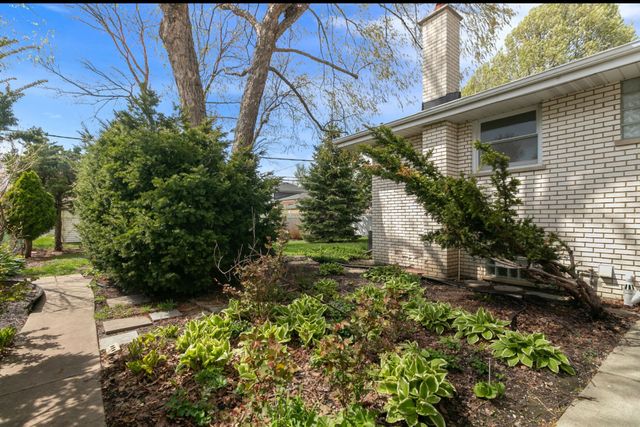 9712 S Kolmar Avenue, Oak Lawn, IL 60453
