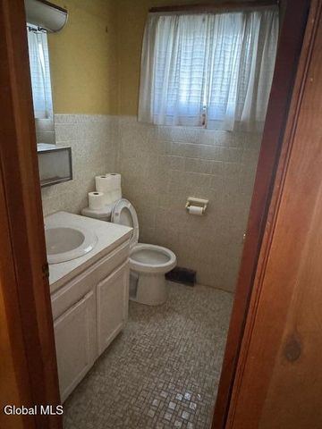 33 Cromer Avenue, Schenectady, NY 12304