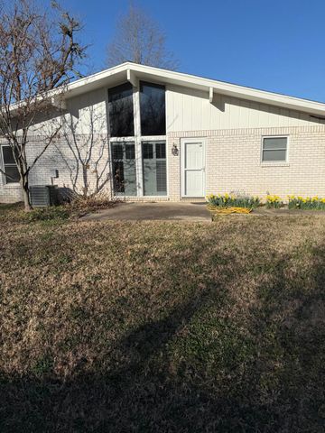 1008 Quail Creek Drive, Miami, OK 74354