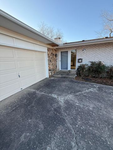 1008 Quail Creek Drive, Miami, OK 74354