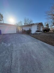 1008 Quail Creek Drive, Miami, OK 74354