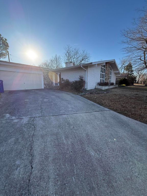 1008 Quail Creek Drive, Miami, OK 74354