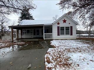 63 Logan Street, Leavenworth, KS 66048