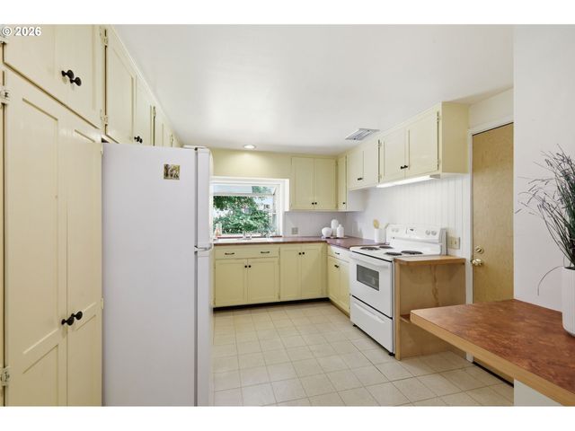 3025 HARRIS St, Eugene, OR 97405
