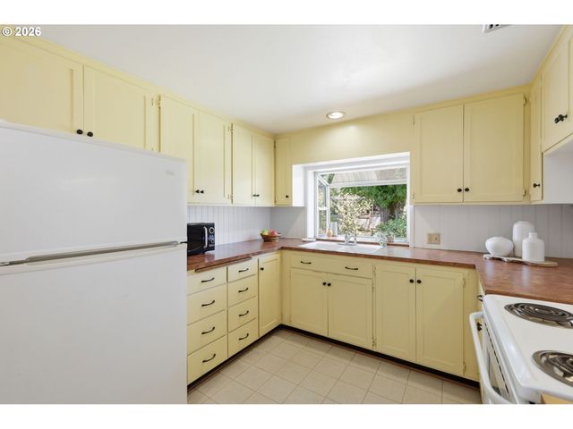 3025 HARRIS St, Eugene, OR 97405