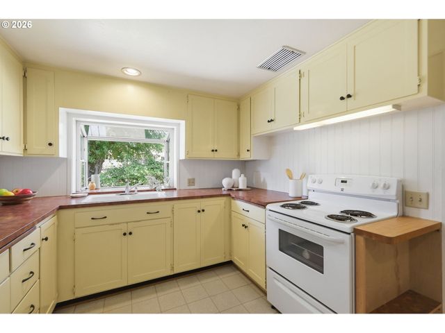 3025 HARRIS St, Eugene, OR 97405