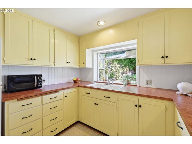 3025 HARRIS St, Eugene, OR 97405