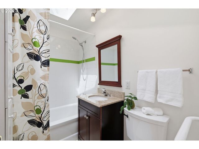 3025 HARRIS St, Eugene, OR 97405