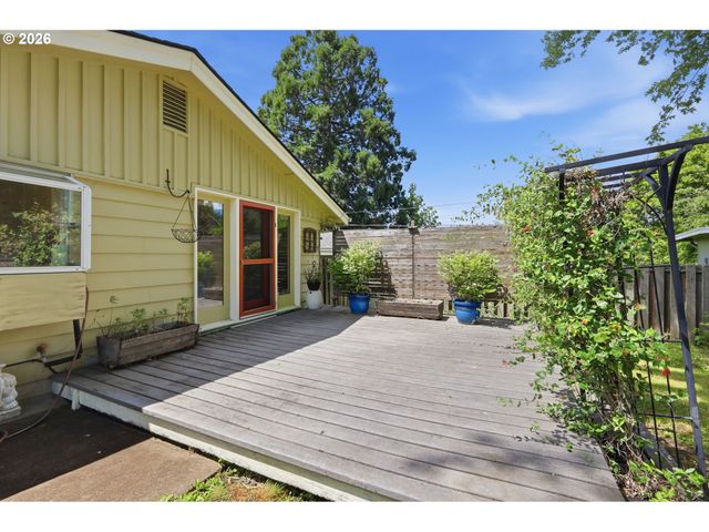 3025 HARRIS St, Eugene, OR 97405