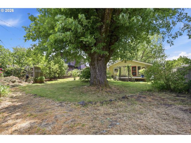 3025 HARRIS St, Eugene, OR 97405