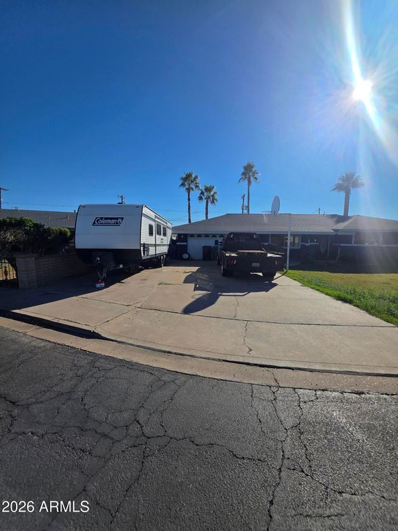 Image 3 of property listing at 1443 E Pepper Pl Place, Mesa, AZ 85203