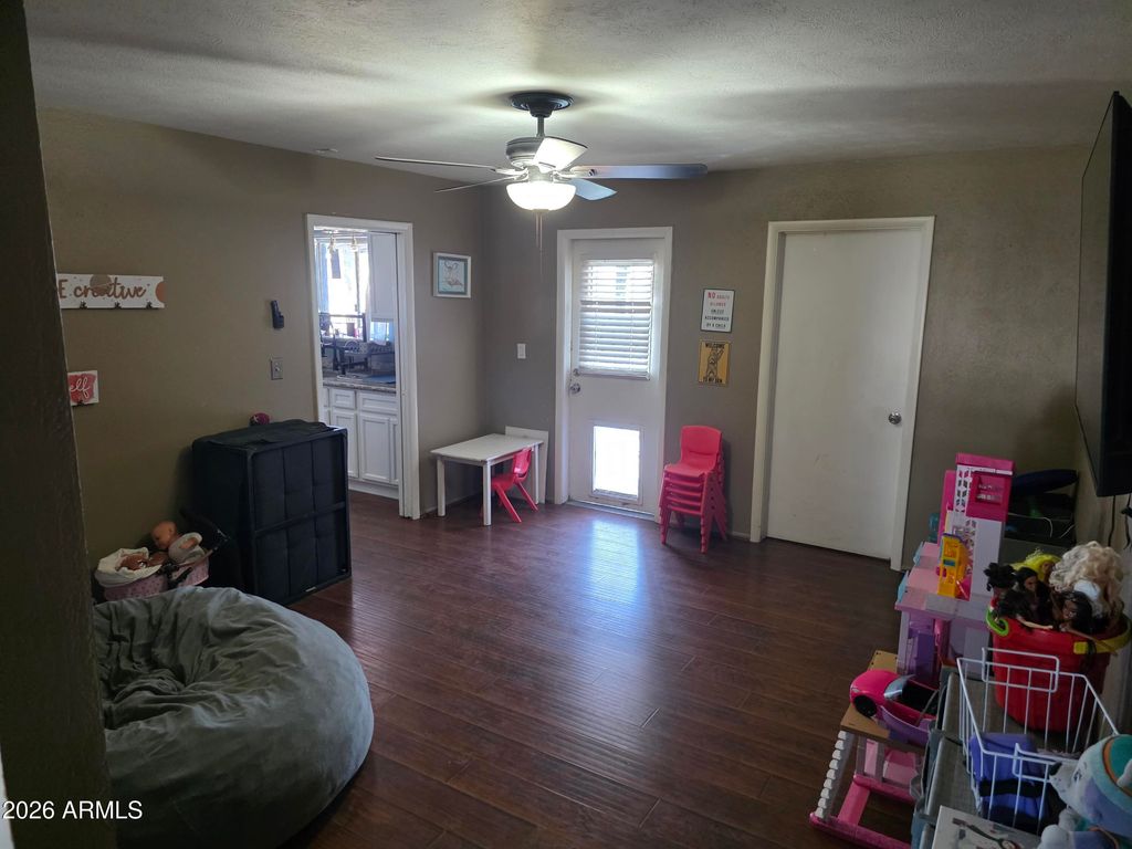 Image 6 of property listing at 1443 E Pepper Pl Place, Mesa, AZ 85203