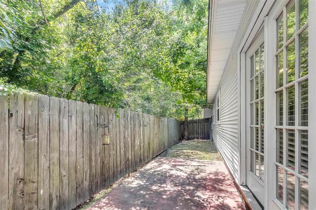 2713 Henderson Bayou Place, Lake Charles, LA 70605