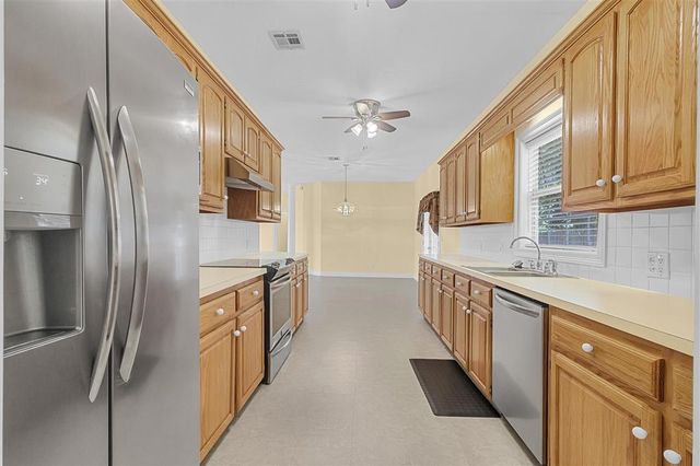 2713 Henderson Bayou Place, Lake Charles, LA 70605