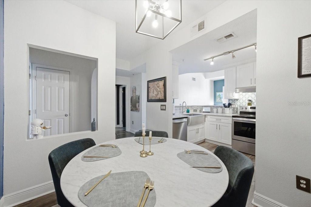 Image 20 of property listing at 501 KNIGHTS RUN AVENUE 1320, Tampa, FL 33602