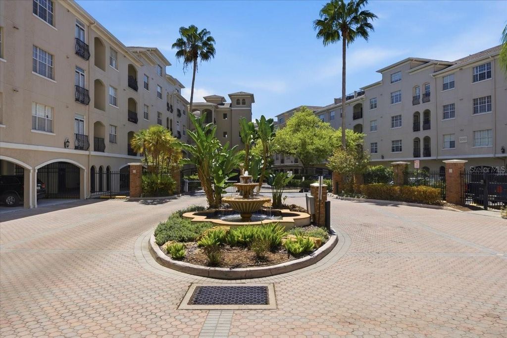 Image 3 of property listing at 501 KNIGHTS RUN AVENUE 1320, Tampa, FL 33602