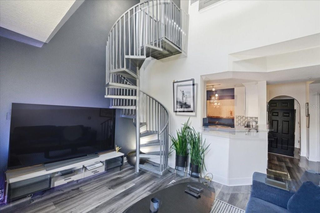 Image 8 of property listing at 501 KNIGHTS RUN AVENUE 1320, Tampa, FL 33602