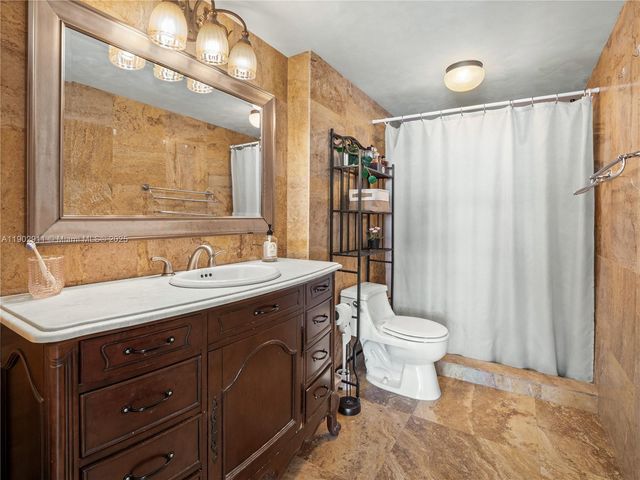 600 Three Islands Blvd 1814, Hallandale Beach, FL 33009