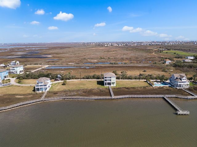 3230 Road Less Traveled, Galveston, TX 77554